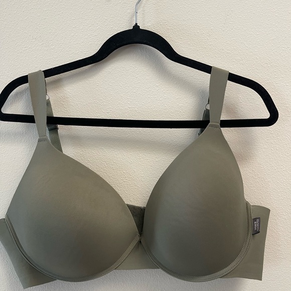 Vince Camuto Other - Vince Camuto Sage Green stretch wide band underwire bra tee shirt bra 42C